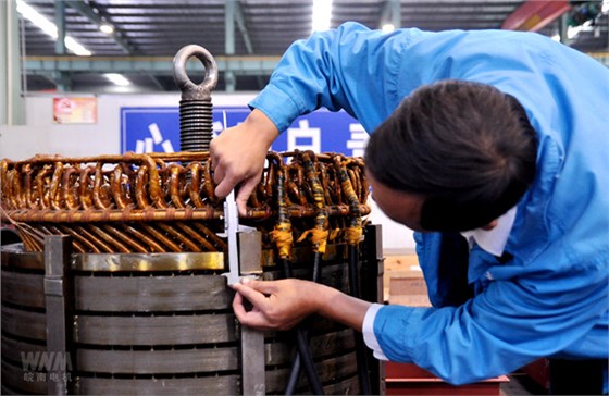 皖南電機(jī)檢測人員仔細(xì)檢測高壓電機(jī)定子定位尺寸 皖南電機(jī)檢測人員仔細(xì)檢測高壓電機(jī)定子定位尺寸