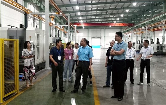 全椒縣政協(xié)副主席姜志山帶領(lǐng)該縣政協(xié)考察團(tuán)來(lái)我公司參觀考察。