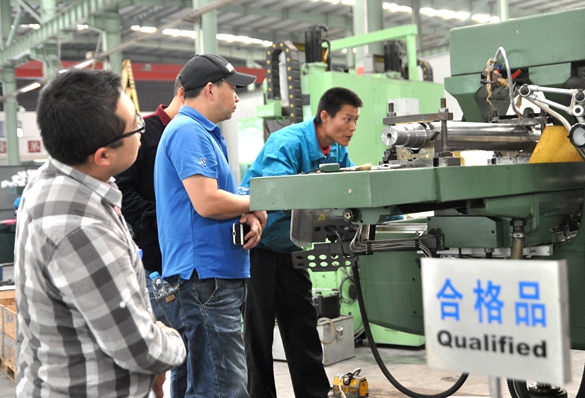 皖南電機(jī):經(jīng)銷商參觀車間現(xiàn)場(chǎng) 皖南電機(jī):經(jīng)銷商參觀車間現(xiàn)場(chǎng)