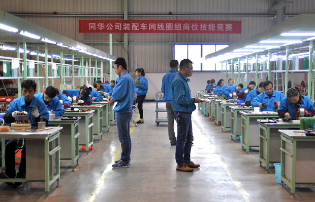 電機(jī)生產(chǎn)廠家:裝配車間嵌線競(jìng)賽現(xiàn)場(chǎng) 電機(jī)生產(chǎn)廠家:裝配車間嵌線競(jìng)賽現(xiàn)場(chǎng)