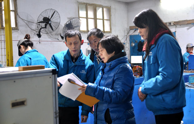 皖南電機(jī):審核專(zhuān)家在生產(chǎn)現(xiàn)場(chǎng)審核 皖南電機(jī):審核專(zhuān)家在生產(chǎn)現(xiàn)場(chǎng)審核